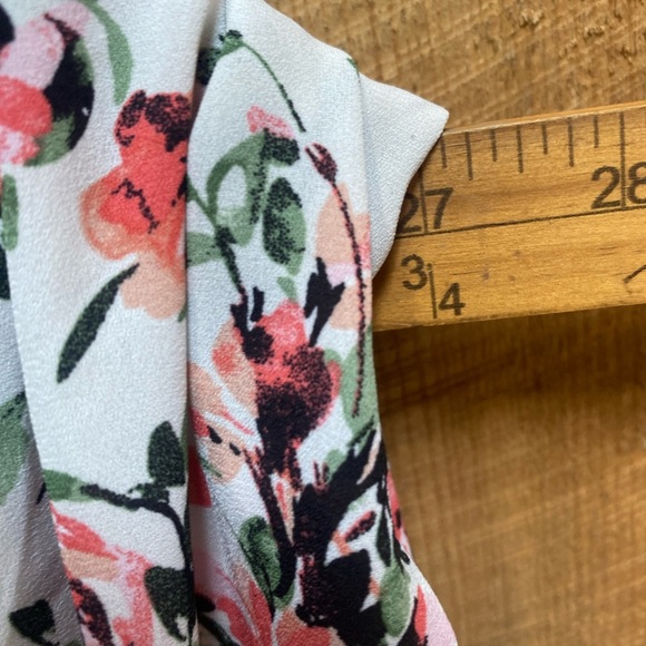 Torrid Floral Blouse Plus Size 3X White Pink Rose Print Long Sleeve V-Neck - Picture 5 of 9